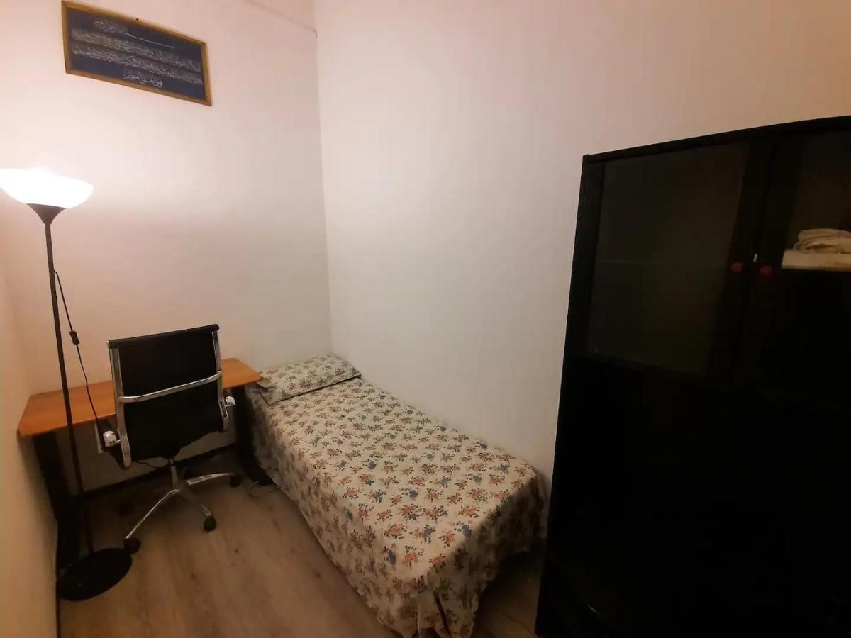 Nice And Quiet Accommodation In The City Center Milan Bagian luar foto