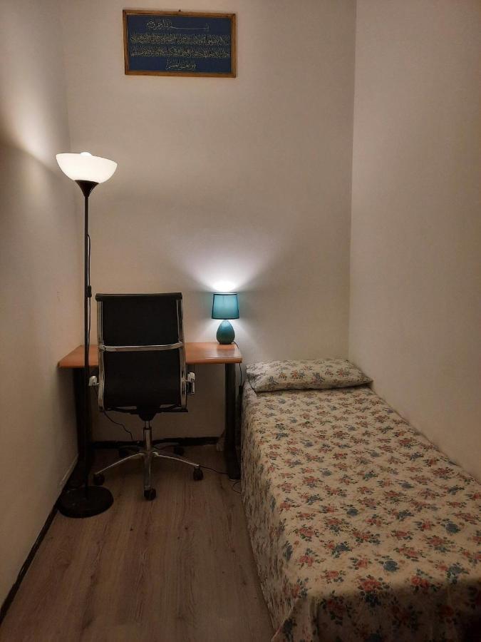 Nice And Quiet Accommodation In The City Center Milan Bagian luar foto